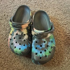Crocs- tie dye